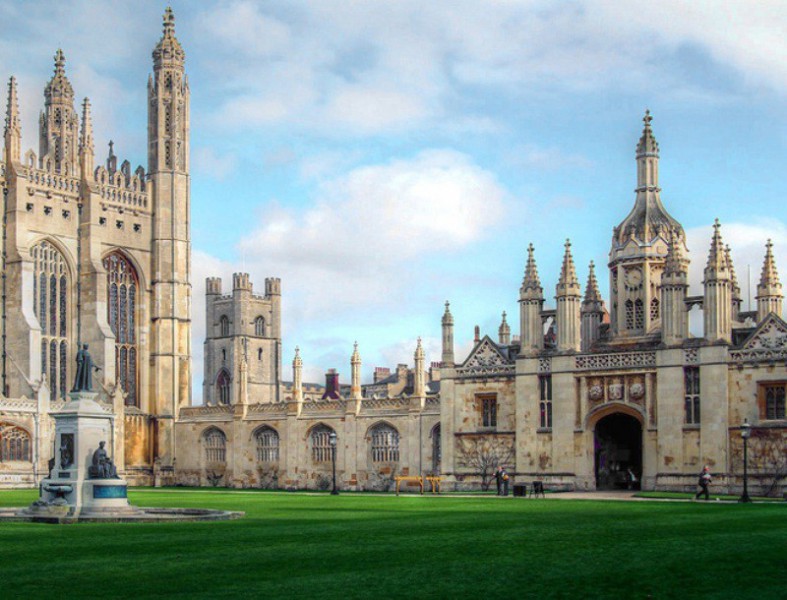 Cambridge london. Королевский колледж Кембридж. Университет в Лондоне Кембридж. Королевский колледж в Великобритании. Образование в Великобритании Кембридж.